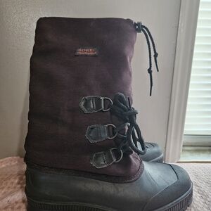 Sorel Dark Red and Black Winter Boots